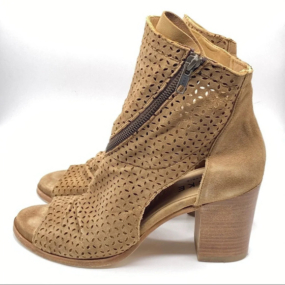 Baske Suede Peep Toe Ankle Boots Wraparound Zip Cutout Perforated Pattern Sz 8.5 - Picture 1 of 15